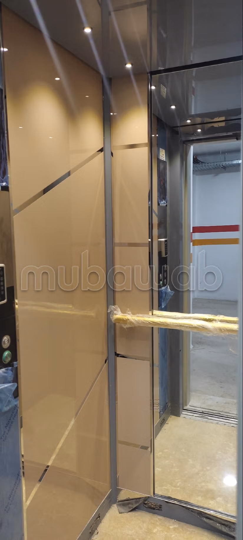 شقة رائعة للبيع ببوسكورة. المساحة الكلية 93 م². صحن فضائي وباب متين وممتاز.