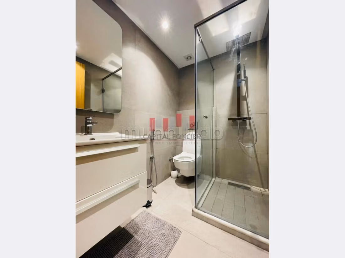 شقة جميلة للكراء ببوركون الشرقي. 5 قطع مريحة. مفروشة