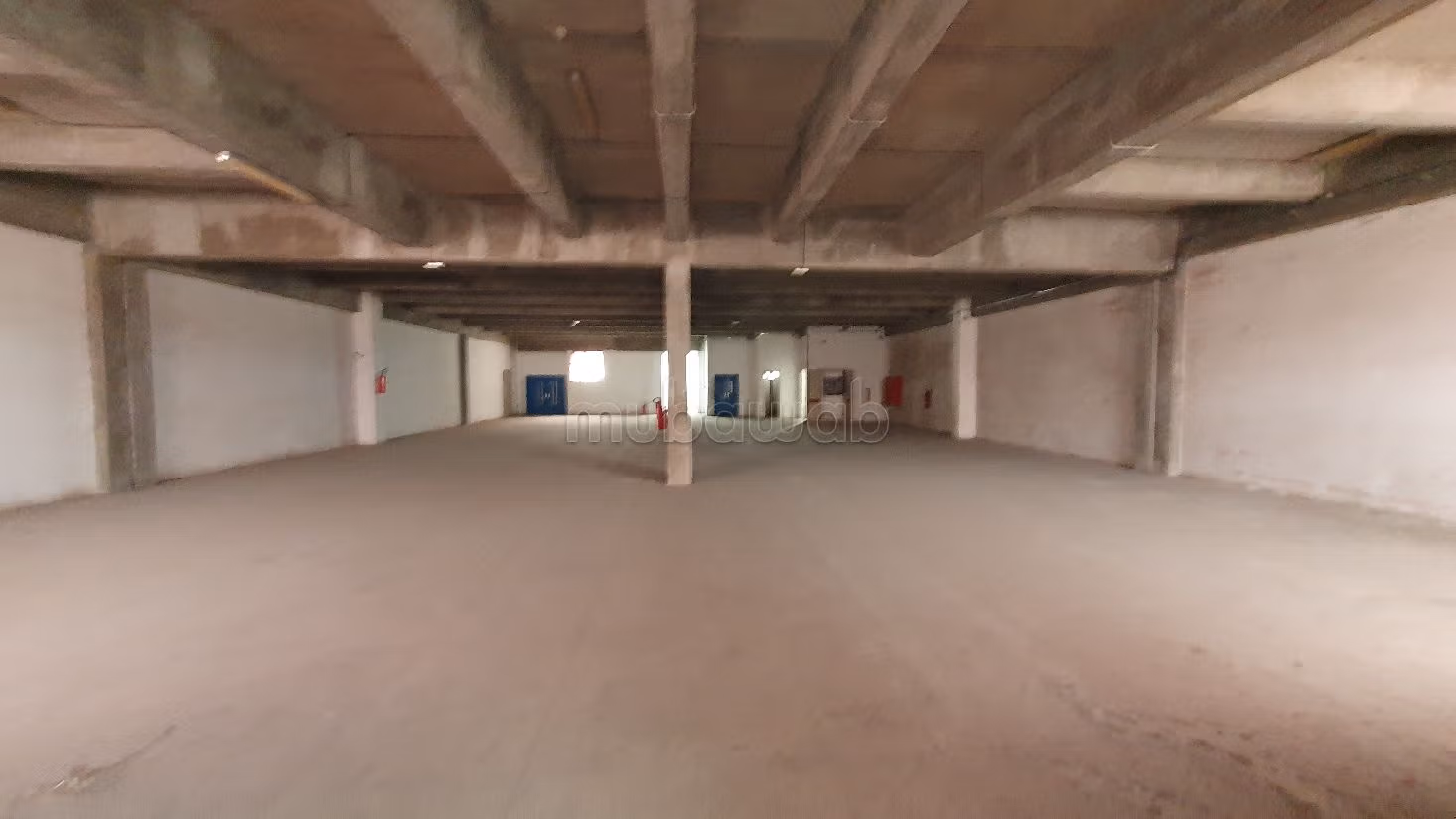 Offices & shops to rent in Zone Industrielle. Total area 3003 m². Robust door, On site security. 