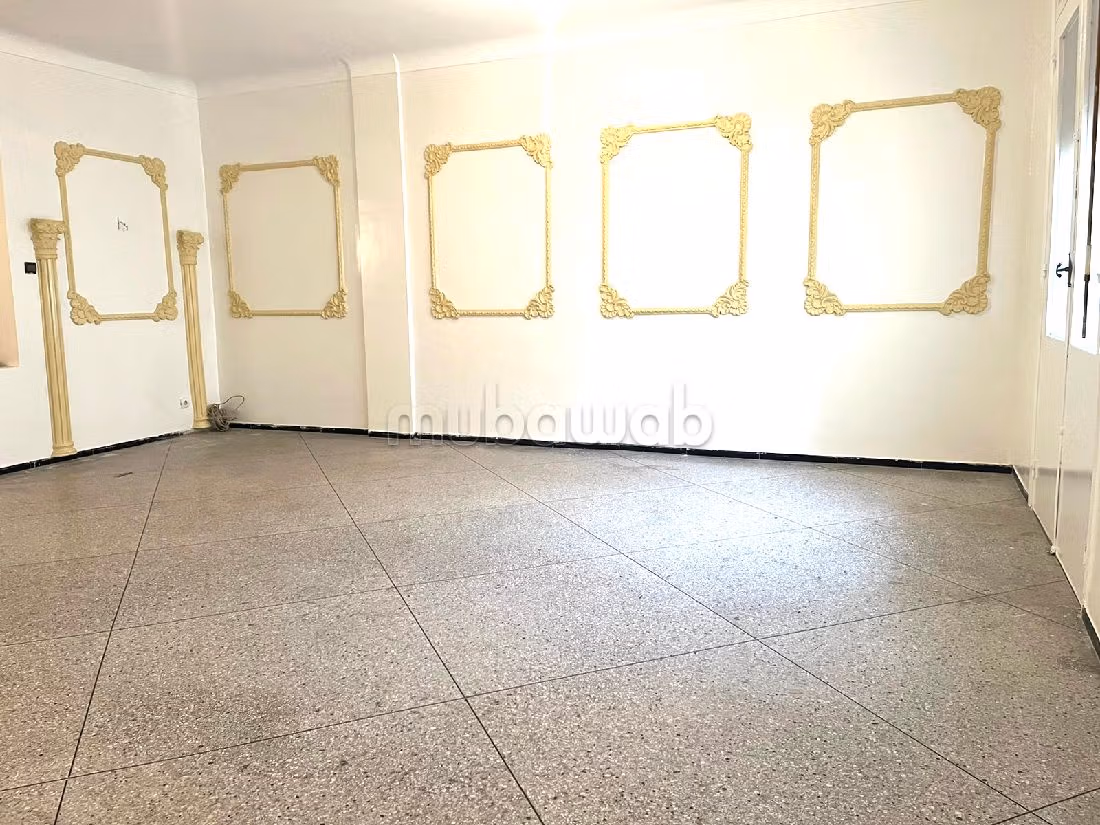 Huurappartementen in Centre Ville. 2 Slaapkamers. Terras en lift