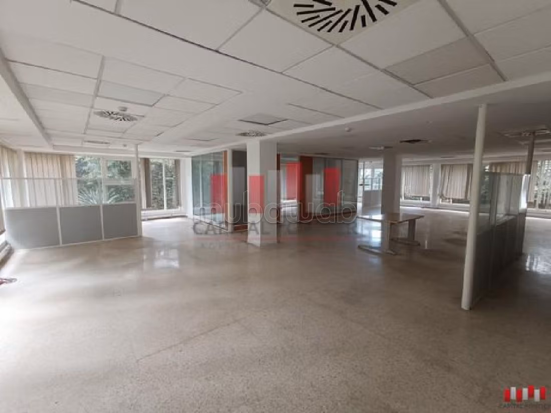 Plateau bureau de 600m2 à la location immeuble professionnel LA COLLINE