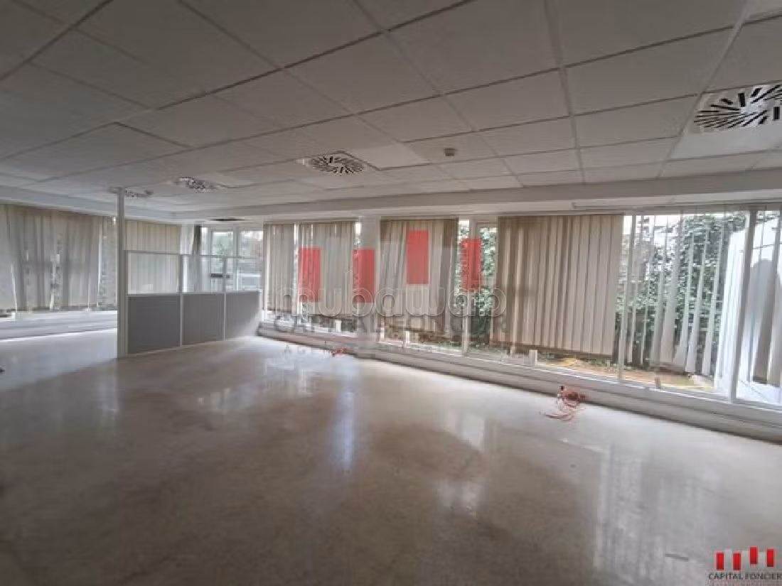 Plateau bureau de 600m2 à la location immeuble professionnel LA COLLINE