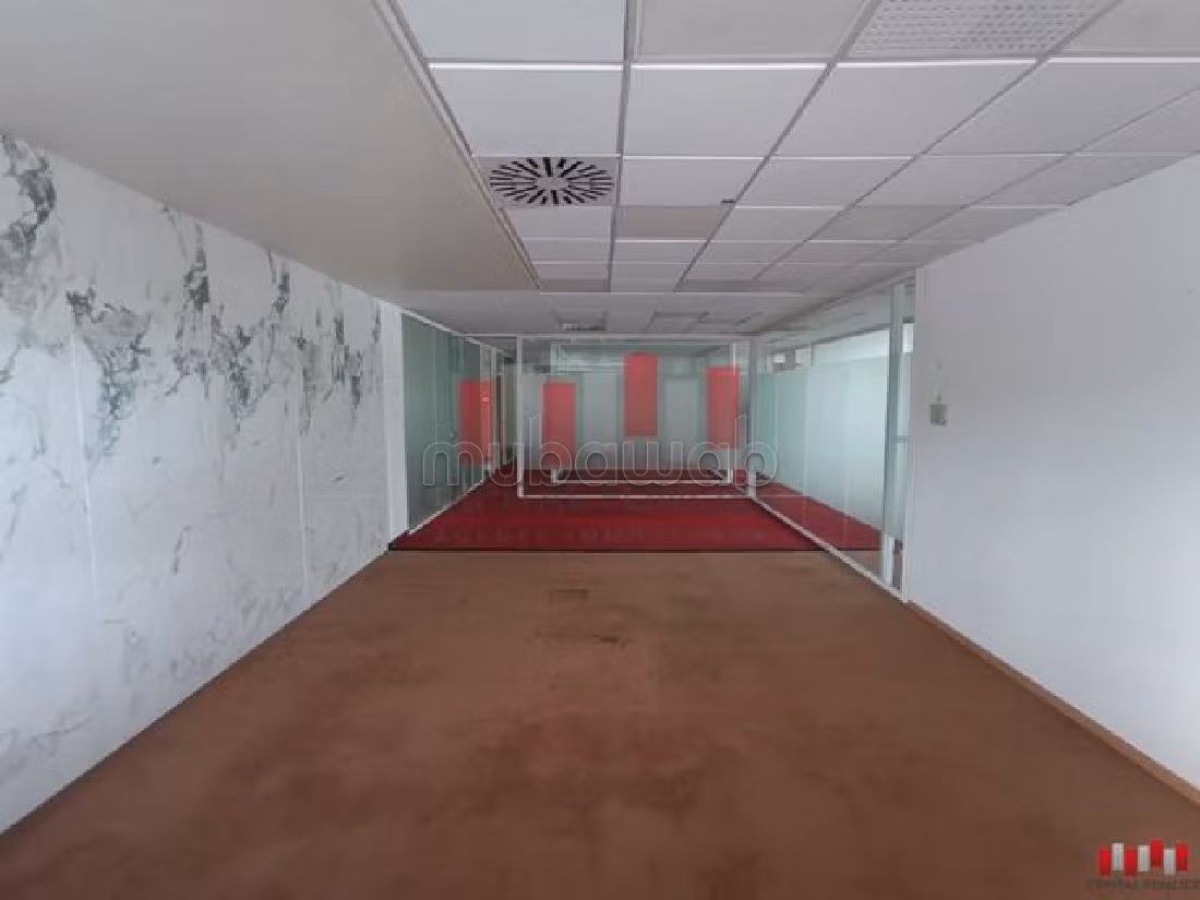 Plateau bureau de 600m2 à la location immeuble professionnel LA COLLINE