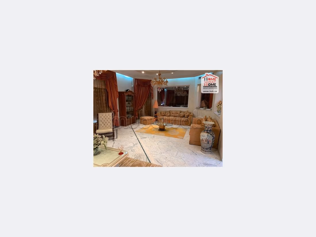 فيلا فاخرة للبيع ب بال فو. 6 غرف ممتازة. مكان وقوف السيارات وشرفة. 