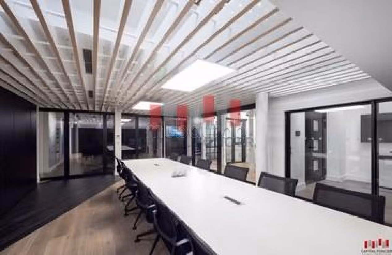 Villa commerciale de 1800 m de surface utile a la vente en plein quartier CIL idéal pour un laboratoire, clinique, école