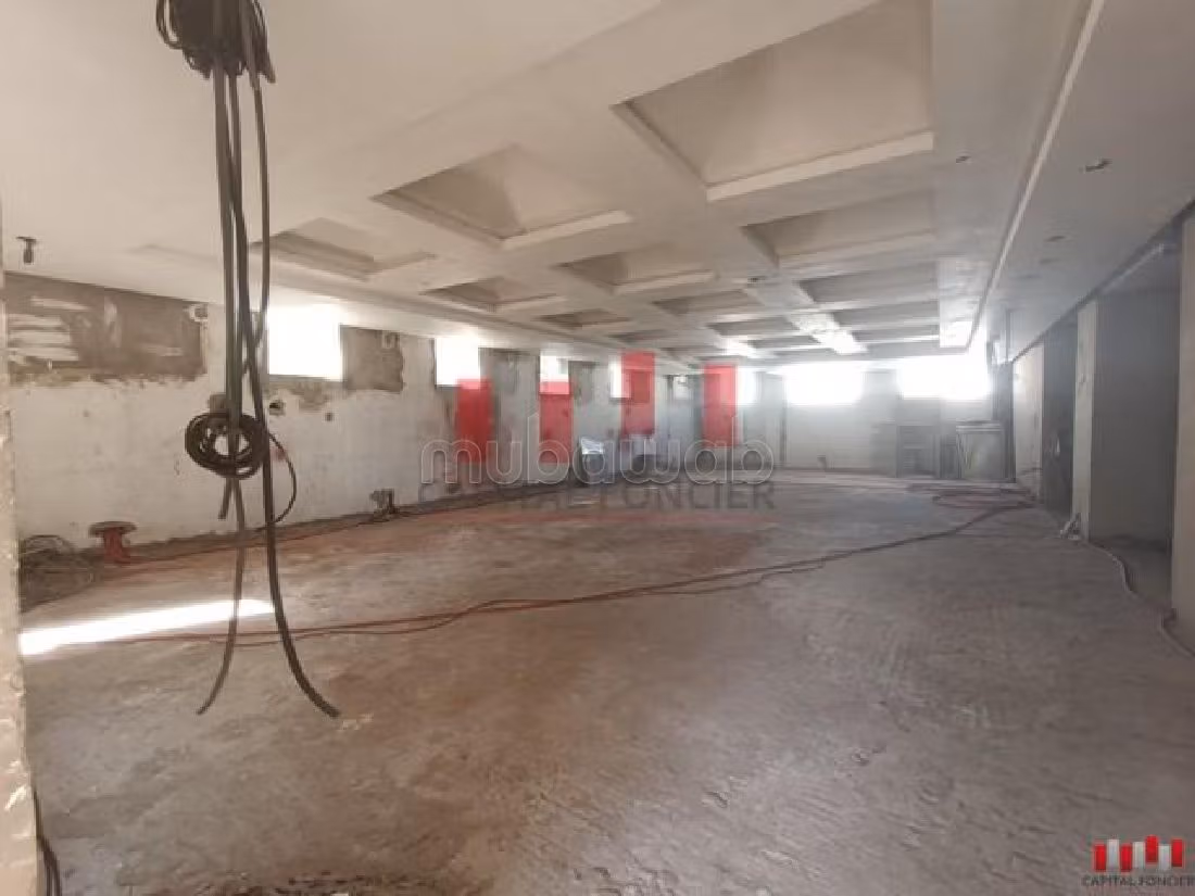 مكاتب ومحلات للإيجار بحي كاليفورنيا. المساحة الكلية 1200 م². 