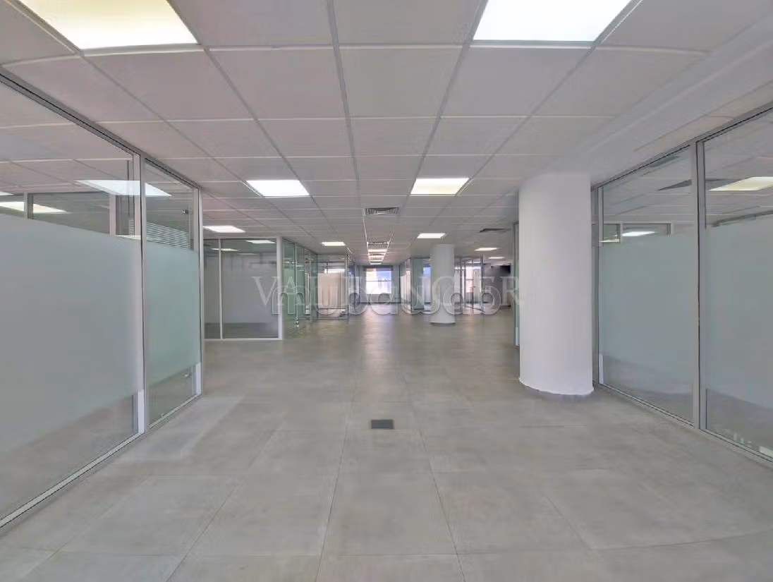 Comodo ufficio in affitto a Sidi Maarouf. Superficie totale 295 m². Posto auto