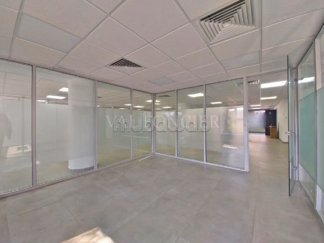 Comodo ufficio in affitto a Sidi Maarouf. Superficie totale 295 m². Posto auto