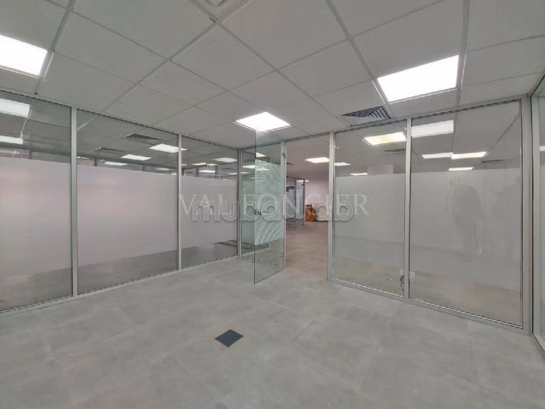 Comodo ufficio in affitto a Sidi Maarouf. Superficie totale 295 m². Posto auto