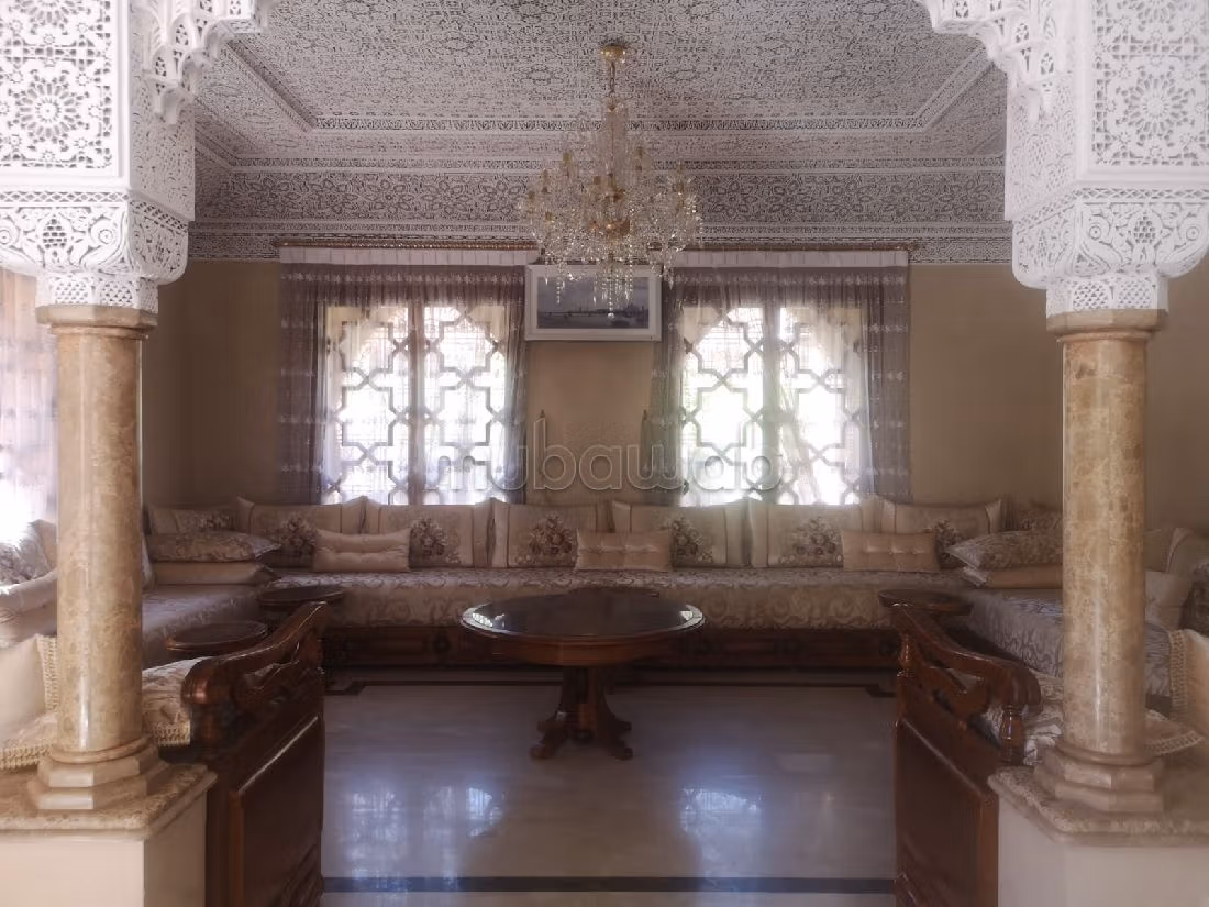 فيلا ممتازة للبيع ب سيدي عابد. 15 قطع رائعة. صالة مغربية وصحن فضائي