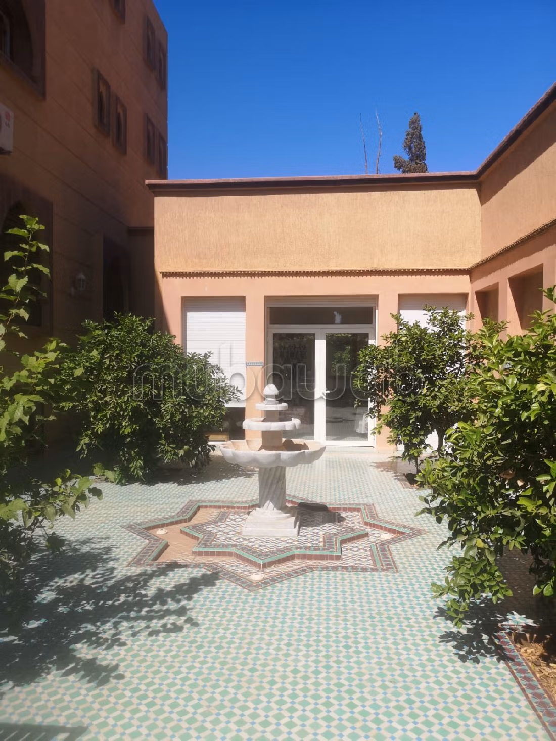 فيلا ممتازة للبيع ب سيدي عابد. 15 قطع رائعة. صالة مغربية وصحن فضائي