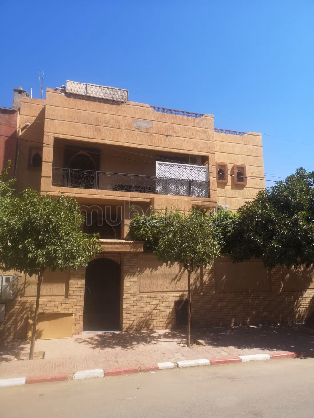 فيلا ممتازة للبيع ب سيدي عابد. 15 قطع رائعة. صالة مغربية وصحن فضائي