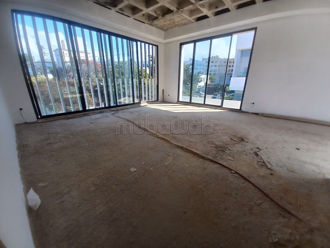 Kantoorruimte beschikbaar in Racine. Oppervlakte 900 m². Met terras en lift