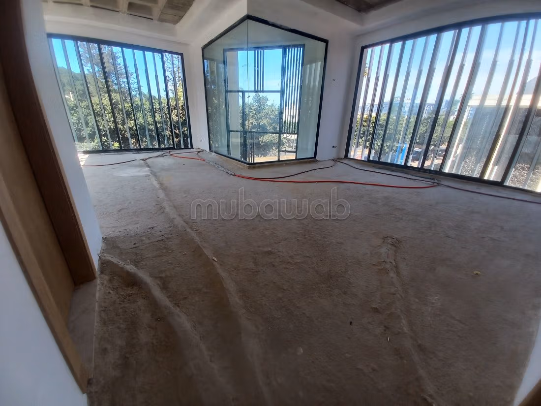 Kantoorruimte beschikbaar in Racine. Oppervlakte 900 m². Met terras en lift