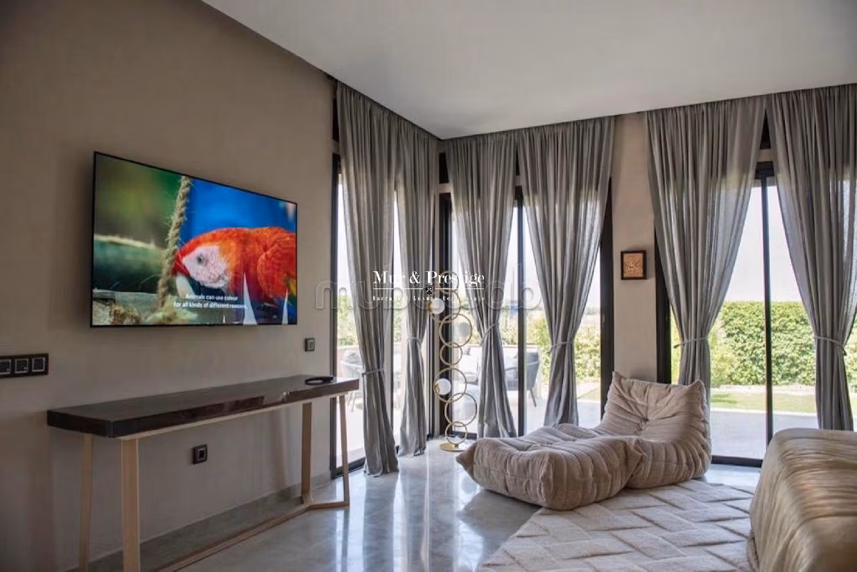 Magnificent villa for sale. 6 comfortable rooms. Working fireplace, Residence with swimming pool. 