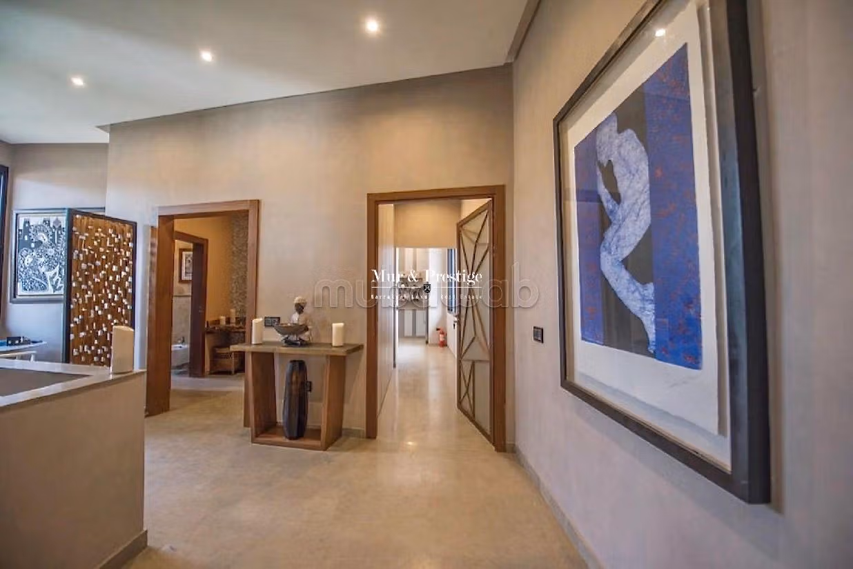 Magnificent villa for sale. 6 comfortable rooms. Working fireplace, Residence with swimming pool. 