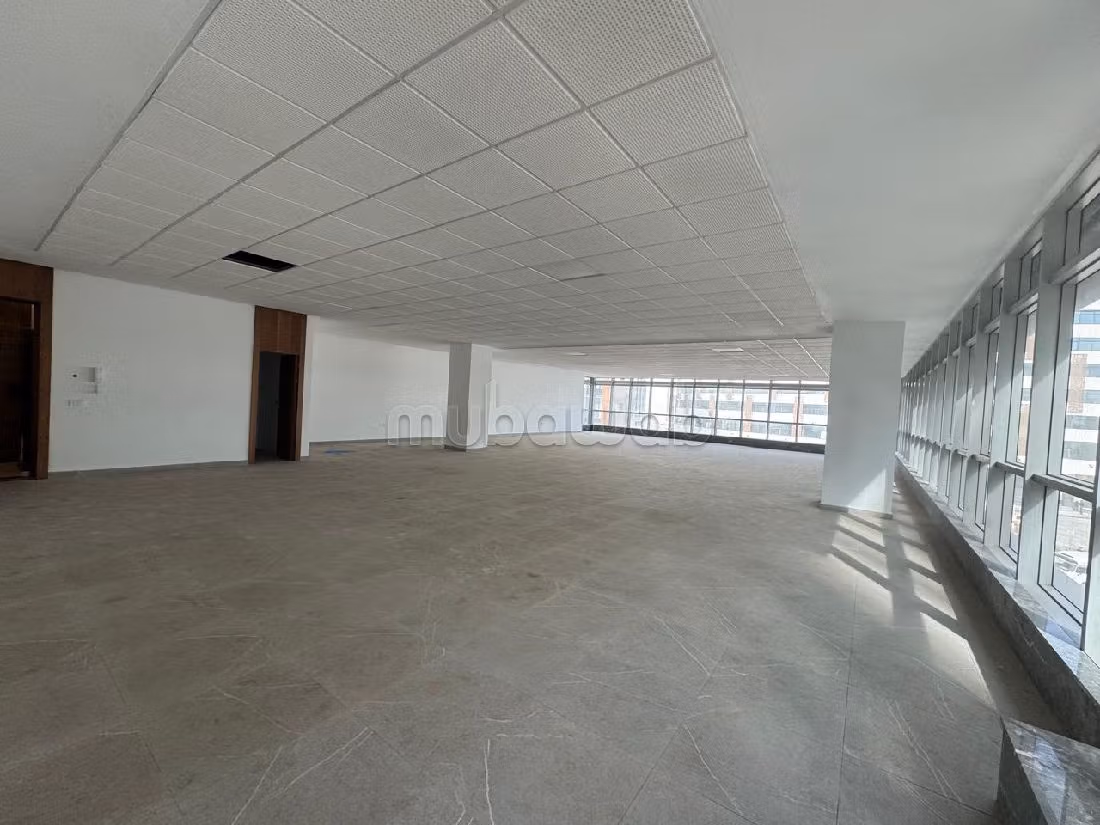 عقارات تجارية للبيع بسيدي معروف. المساحة 248 م². باب متين،إقامة مؤمنة. 