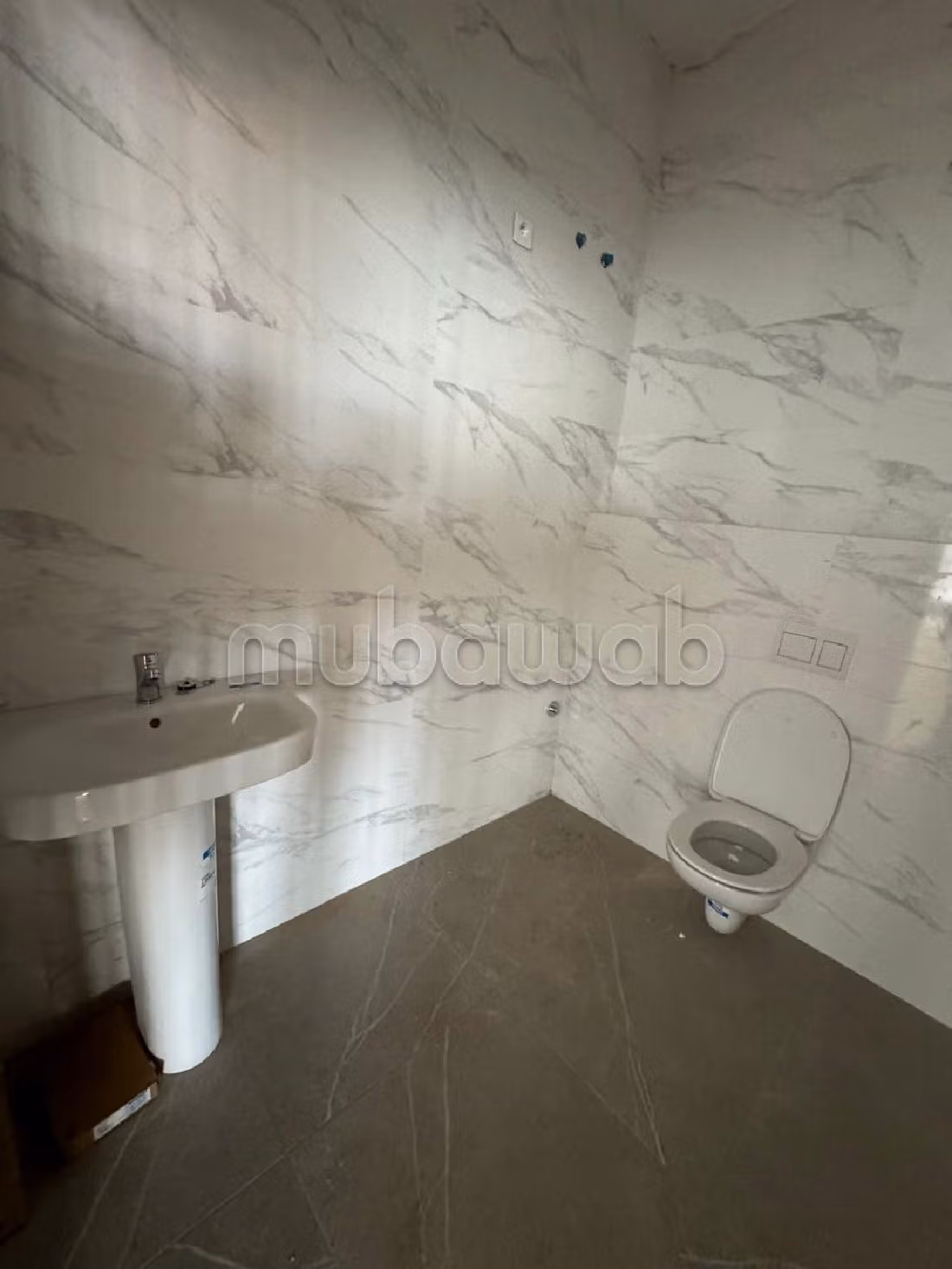 عقارات تجارية للبيع بسيدي معروف. المساحة 248 م². باب متين،إقامة مؤمنة. 