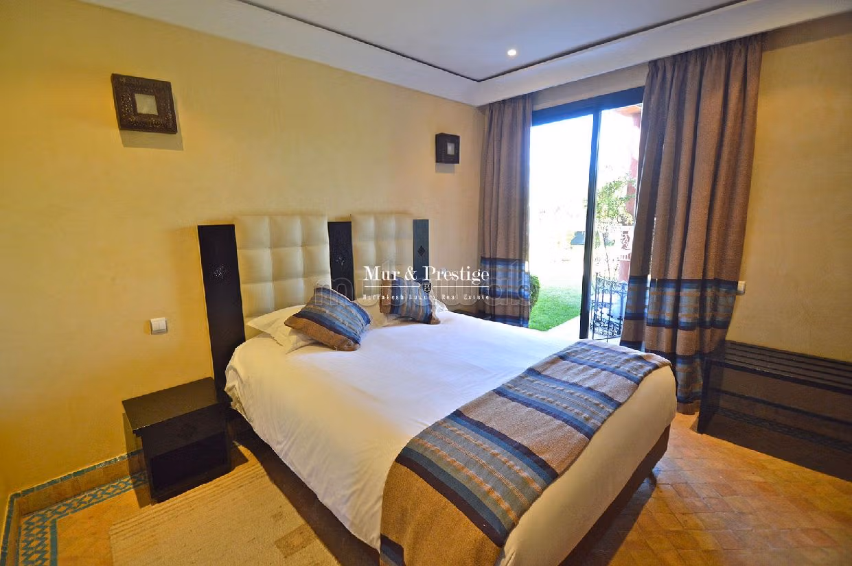 Fabulous house for sale. Area of 2000 m². Swimming pool and fireplace. 