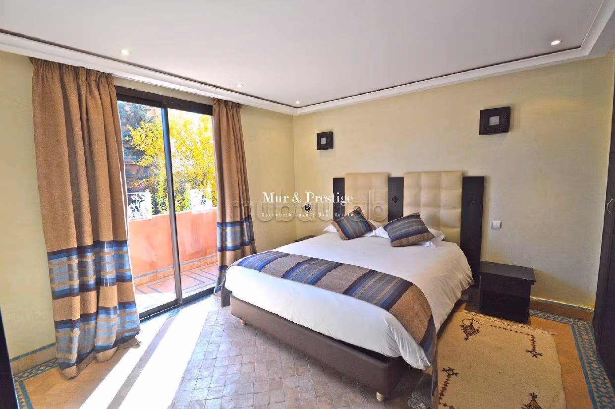 Fabulous house for sale. Area of 2000 m². Swimming pool and fireplace. 