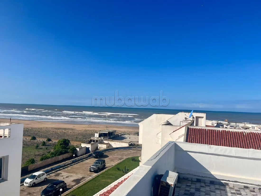 شقة رائعة للإيجار ب عين الذياب امتداد. 2 غرف. شرفة مشرقة. 