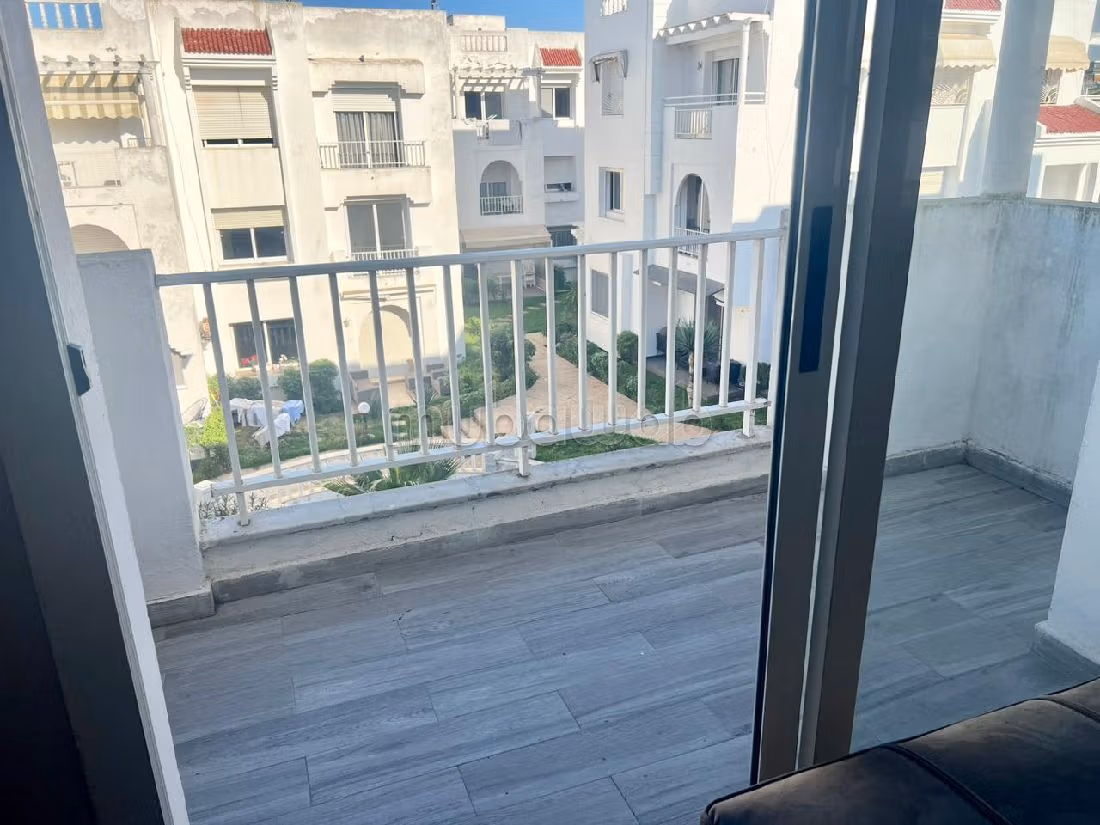 شقة رائعة للإيجار ب عين الذياب امتداد. 2 غرف. شرفة مشرقة. 