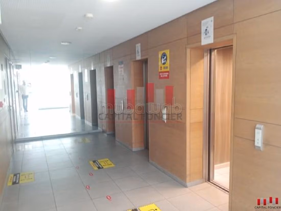 Plateau bureau de 398m² 6 places de parking Bd Med V