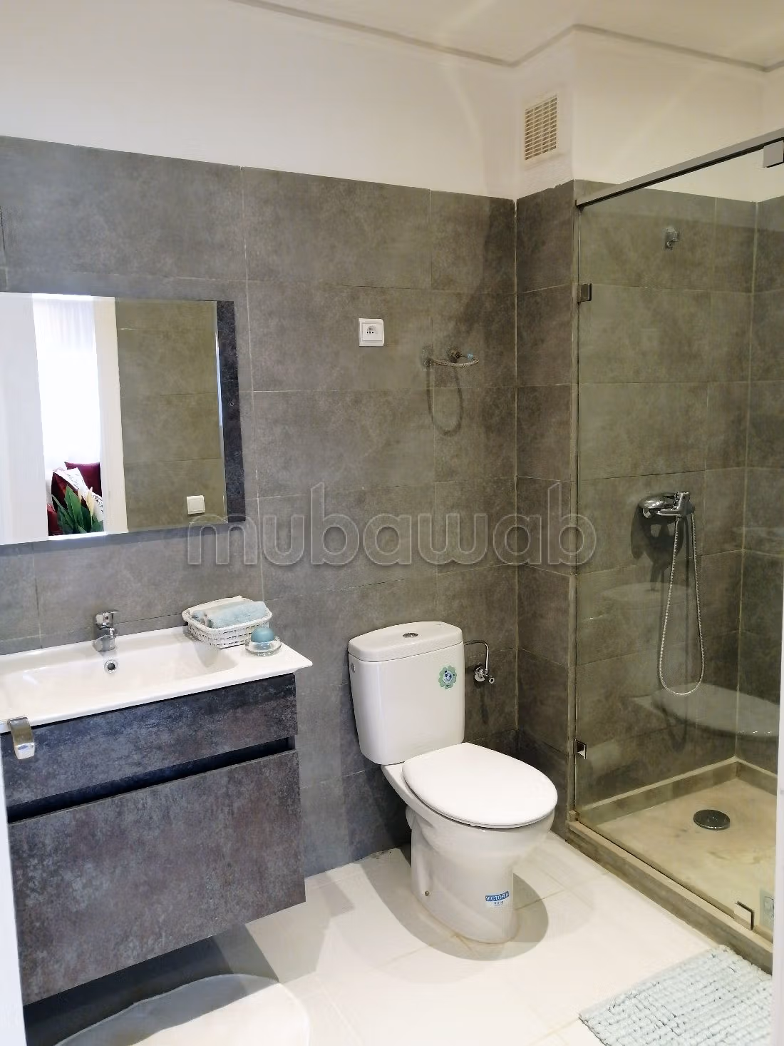 شقة رائعة للبيع ب الصنوبر. 2 قطع مريحة. إقامة بالبواب. 