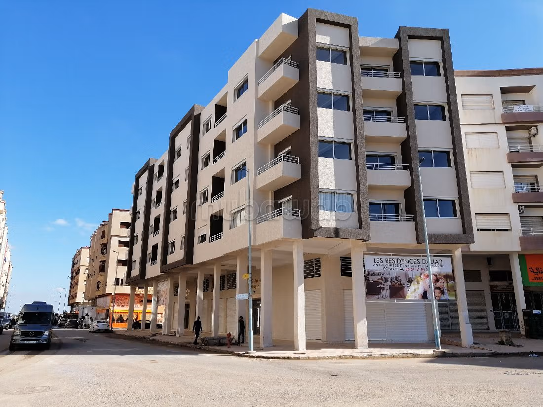 شقة رائعة للبيع ب الصنوبر. 2 قطع مريحة. إقامة بالبواب. 