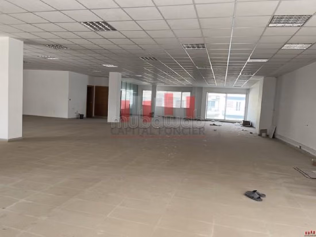 Ufficio disponibile in affitto a Sidi Maarouf. Superficie totale 289 m². Ascensore