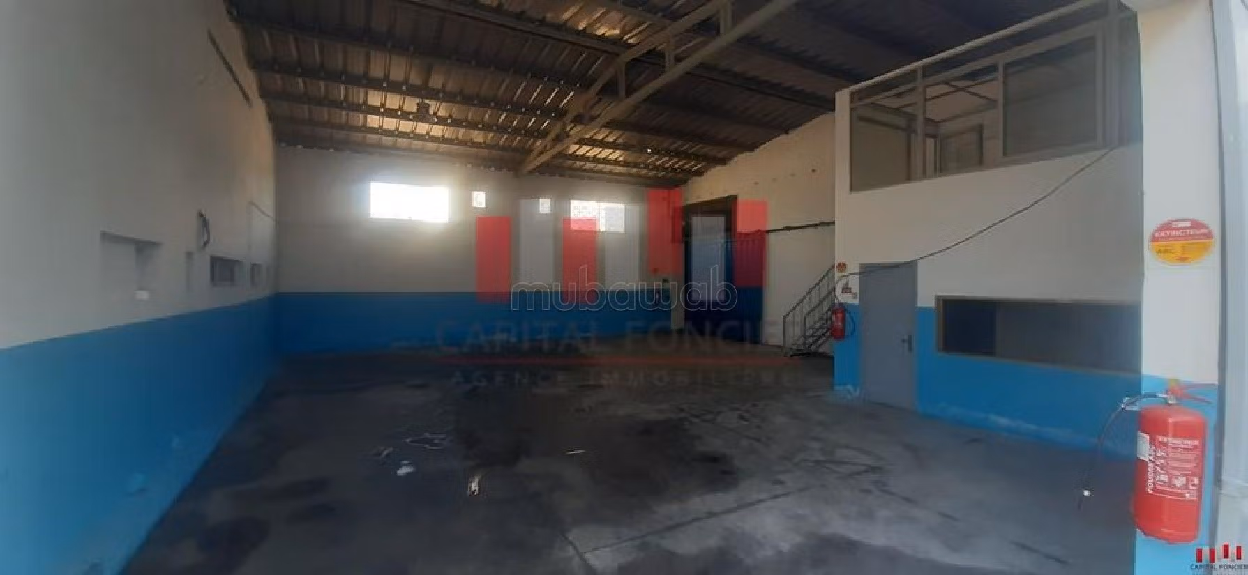Offices & shops to rent in Aïn Sebaâ. Large area 375 m². 