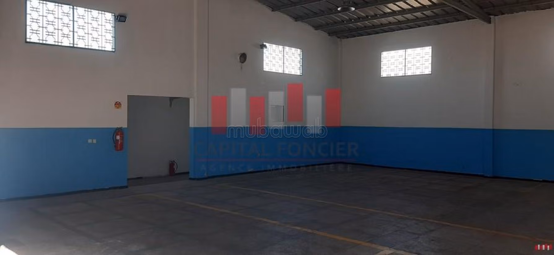 Offices & shops to rent in Aïn Sebaâ. Large area 375 m². 