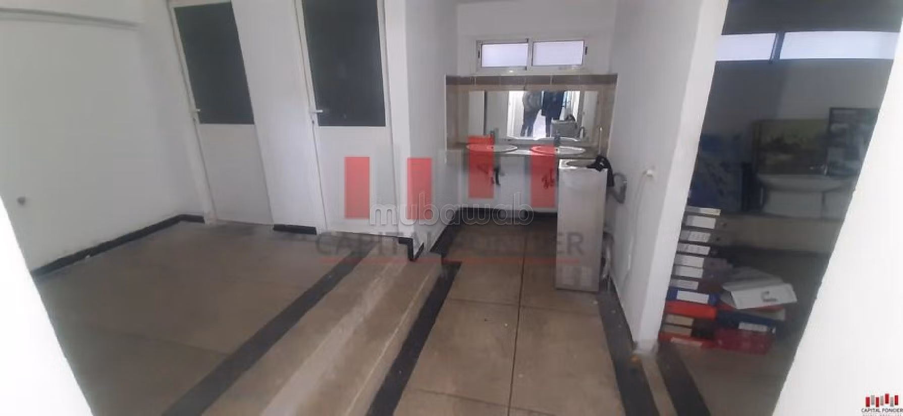 Offices & shops to rent in Aïn Sebaâ. Large area 375 m². 