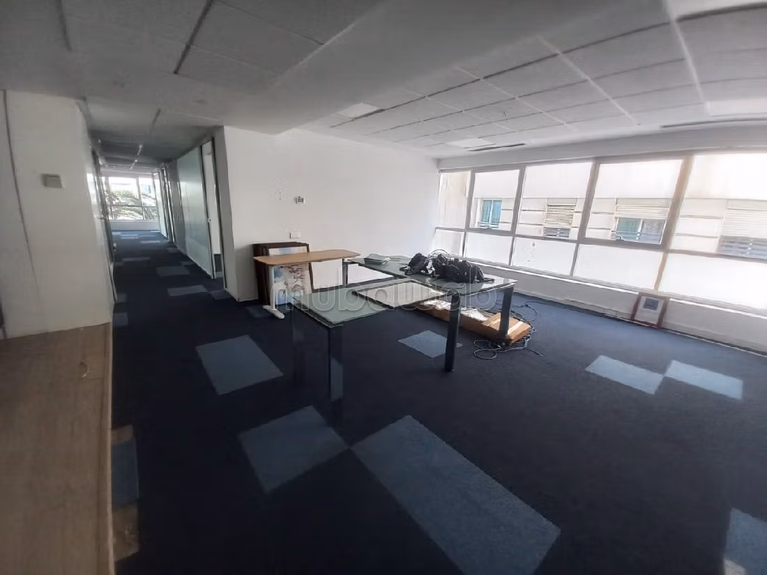 Offices for rent in Anfa. Small area 700 m². Double glazing and central heating. 