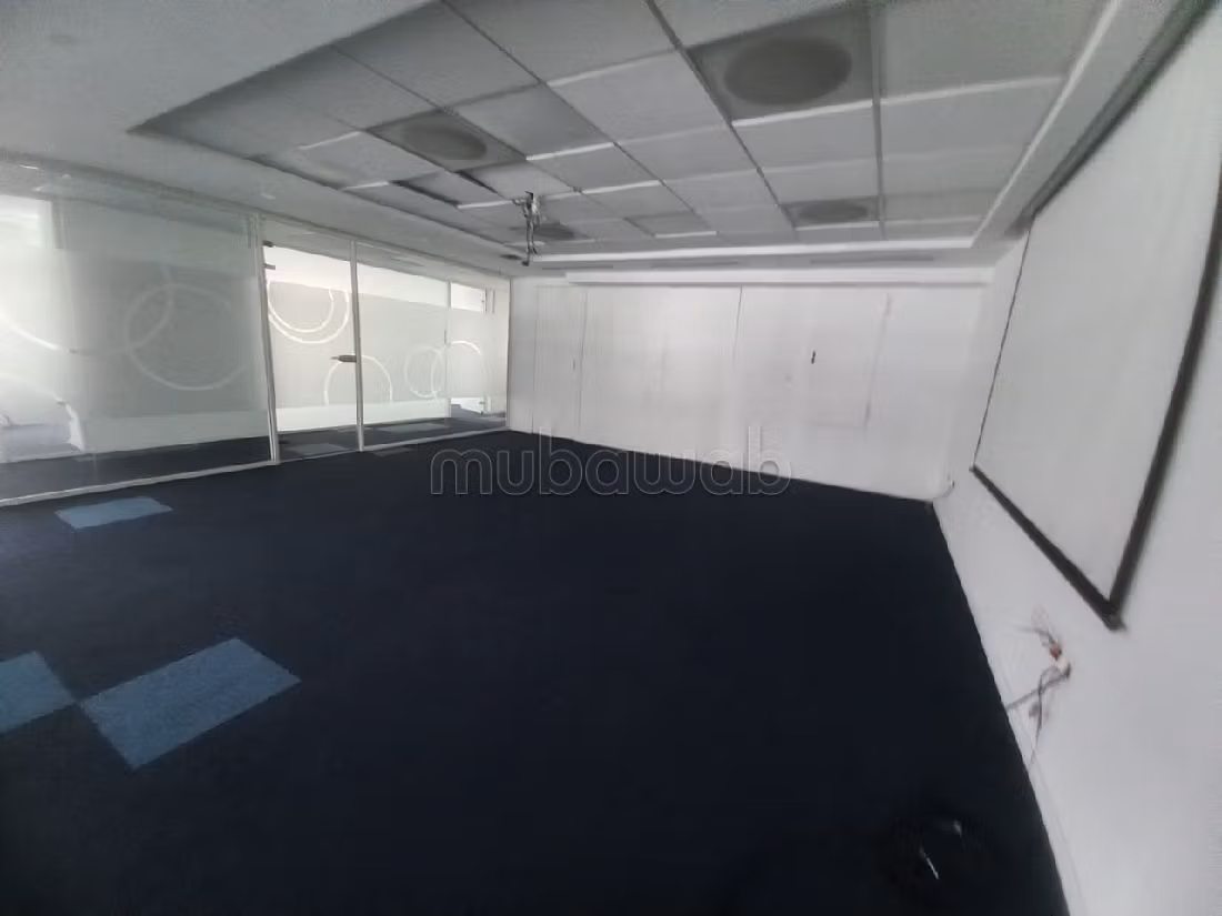 Offices for rent in Anfa. Small area 700 m². Double glazing and central heating. 