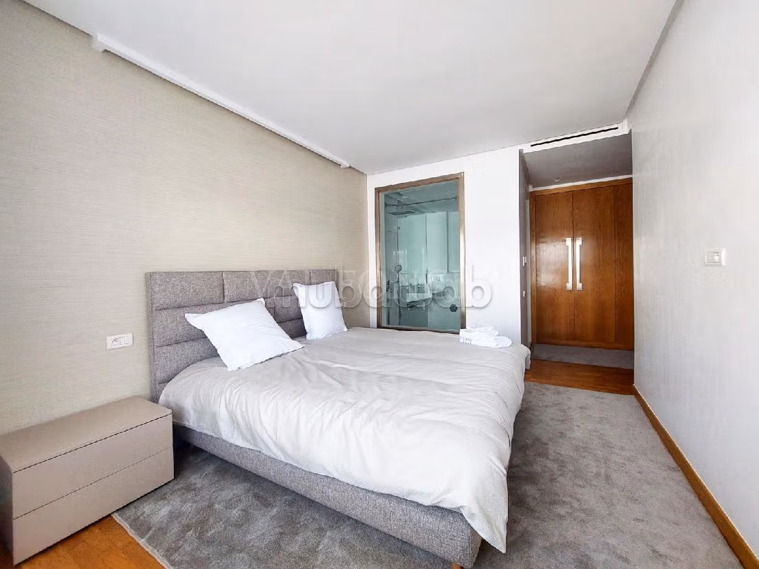 Very nice apartment for rent in Racine. 3 lovely rooms. Fully equipped kitchen. 