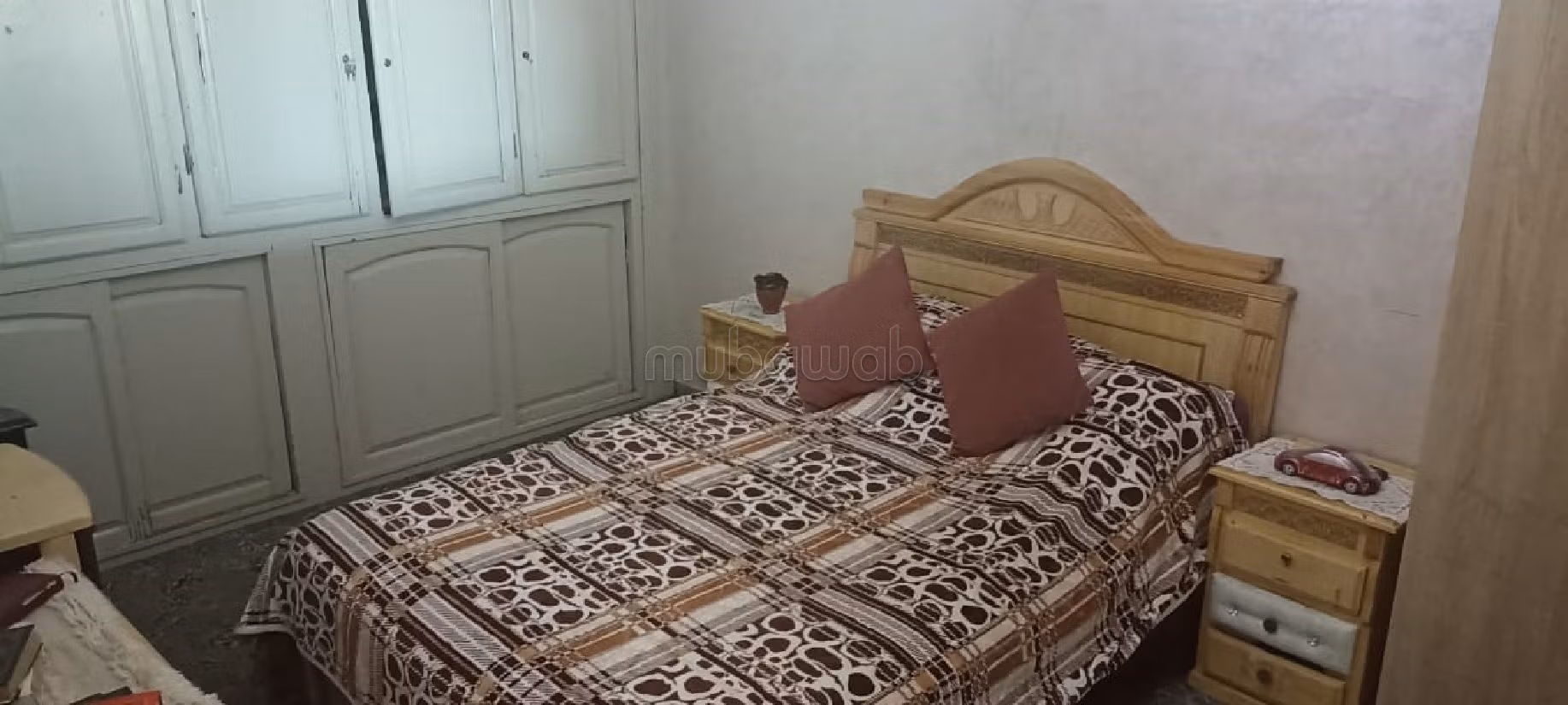 شقة للبيع بالالفة. 6 قطع مريحة. صالة أصيلة ، طبق الأقمار الصناعية. 