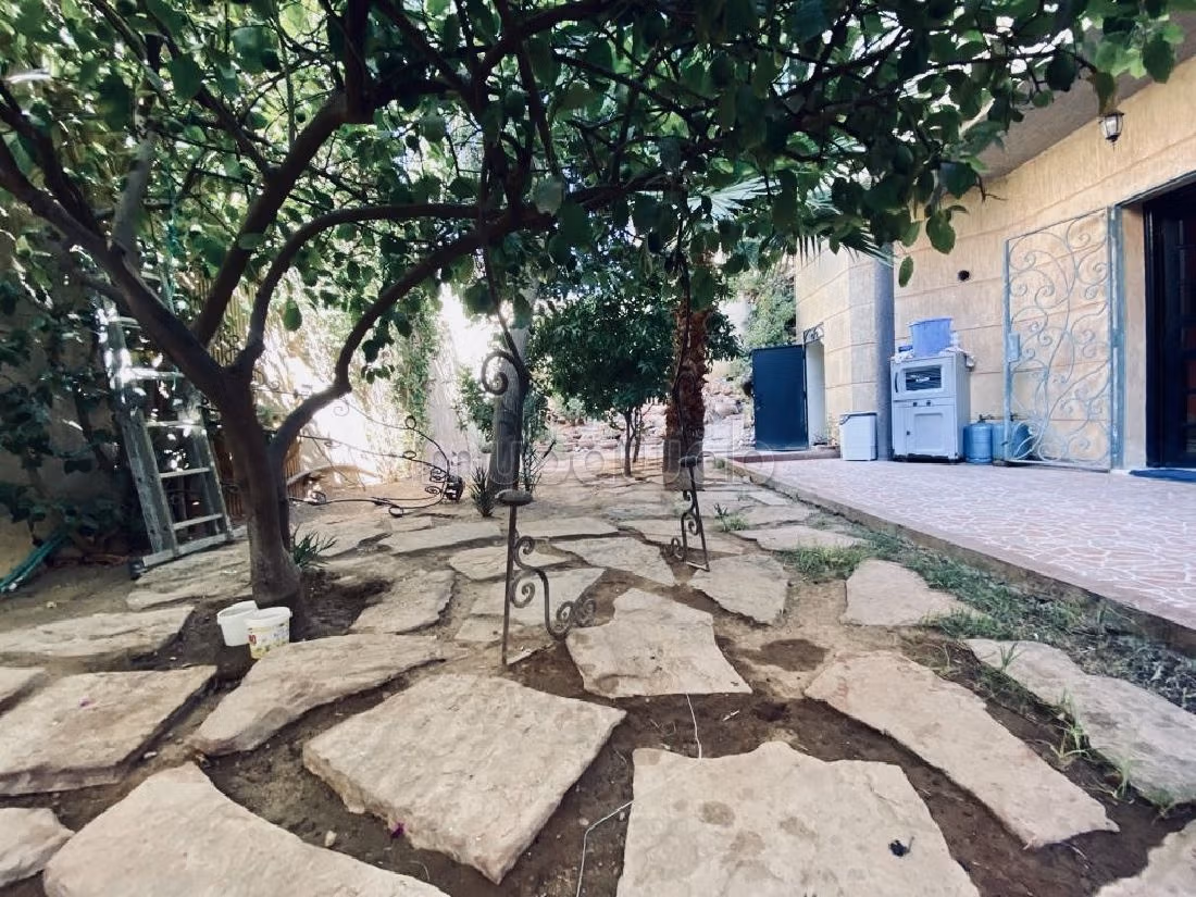 Villa à Vendre – Targa Marrakech, 6 Chambres, Sous sol Aménagé et Appartement Indépendant