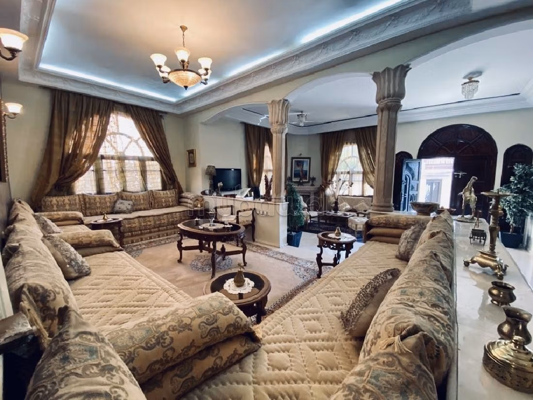 Villa à Vendre – Targa Marrakech, 6 Chambres, Sous sol Aménagé et Appartement Indépendant