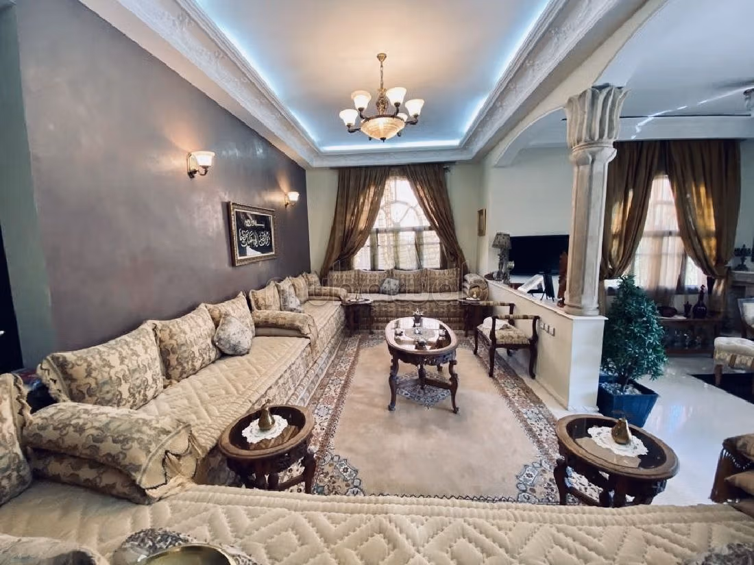 Villa à Vendre – Targa Marrakech, 6 Chambres, Sous sol Aménagé et Appartement Indépendant