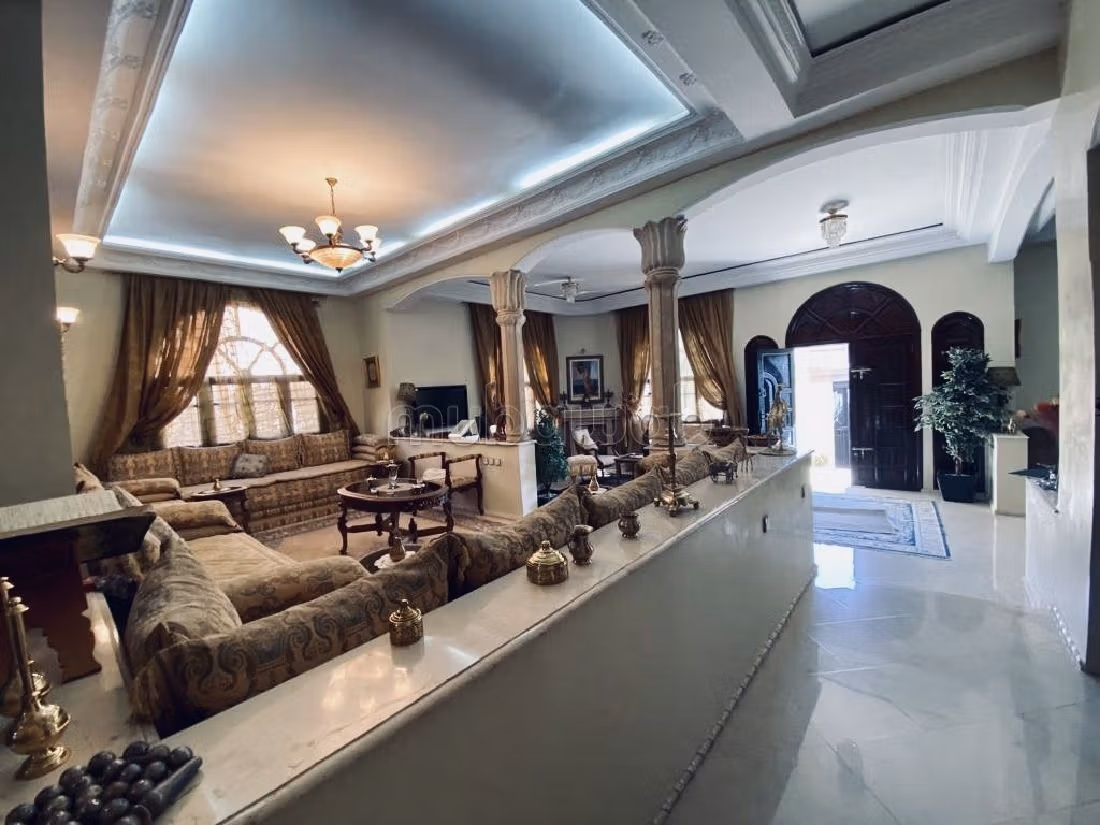 Villa à Vendre – Targa Marrakech, 6 Chambres, Sous sol Aménagé et Appartement Indépendant