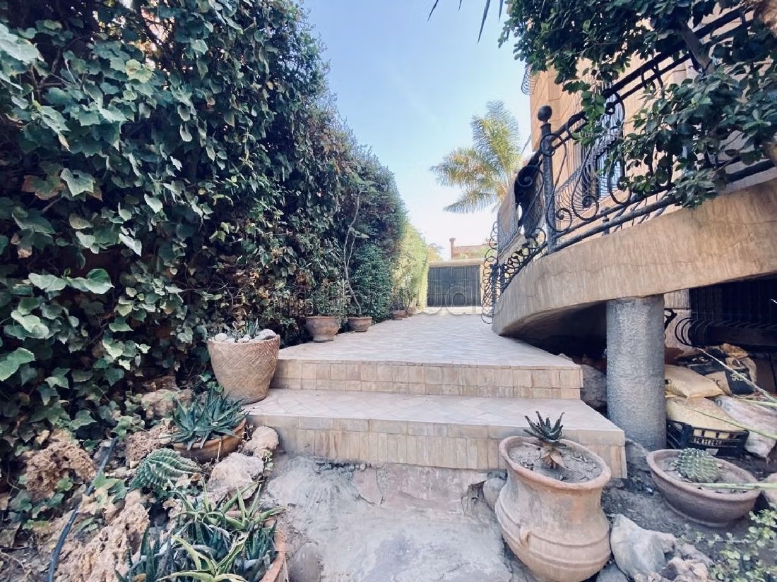 Villa à Vendre – Targa Marrakech, 6 Chambres, Sous sol Aménagé et Appartement Indépendant