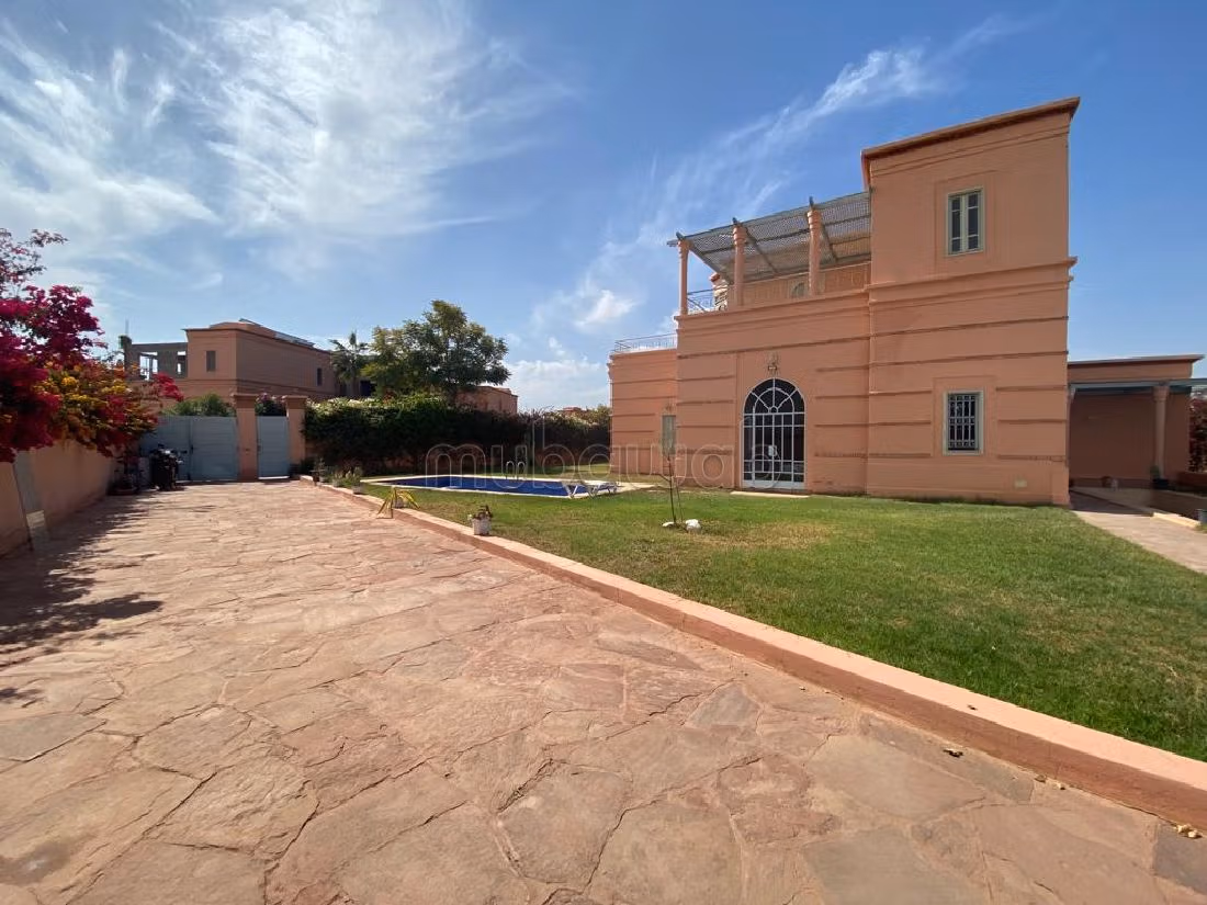 Villa de Charme à Vendre – Marrakech, Signée Charles Boccara avec Vue Atlas et Piscine Privée