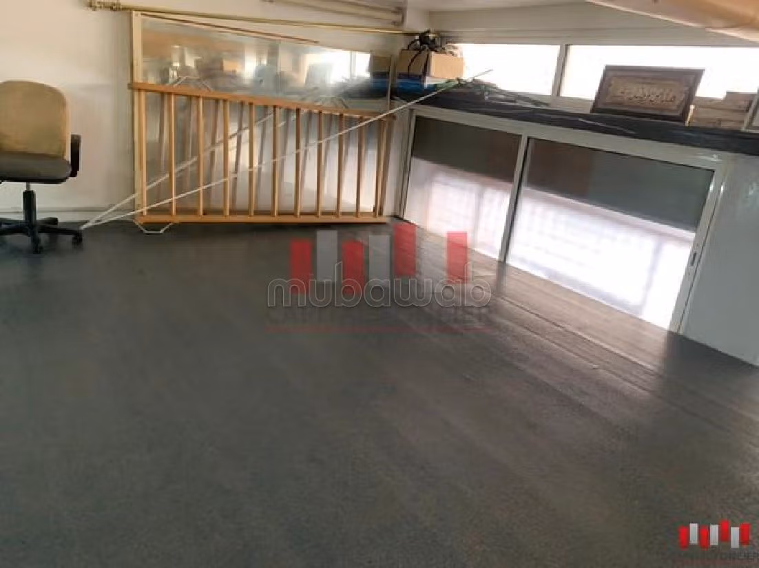 Oficinas y locales comerciales en venta en Bourgogne Est. Pequeña superficie 220 m²