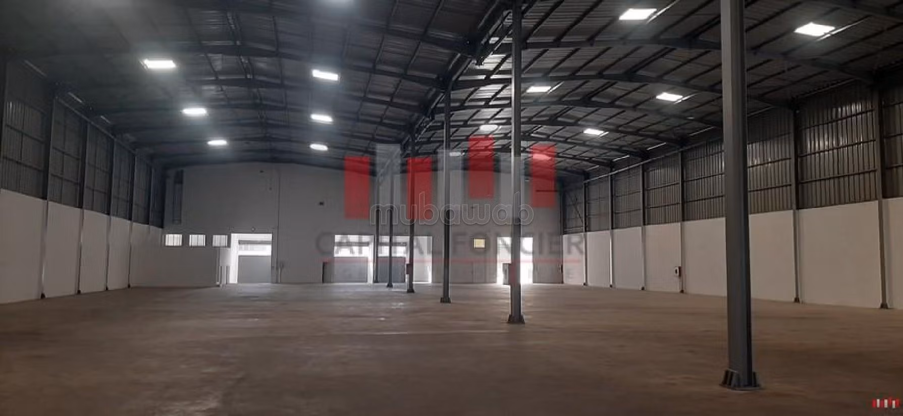 Oficinas y locales comerciales en alquiler en Franceville. Superficie de 4040 m²