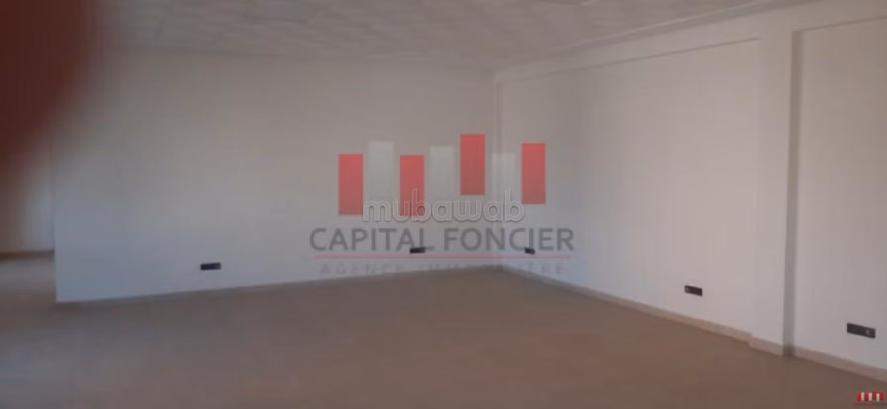 Oficinas y locales comerciales en alquiler en Franceville. Superficie de 4040 m²