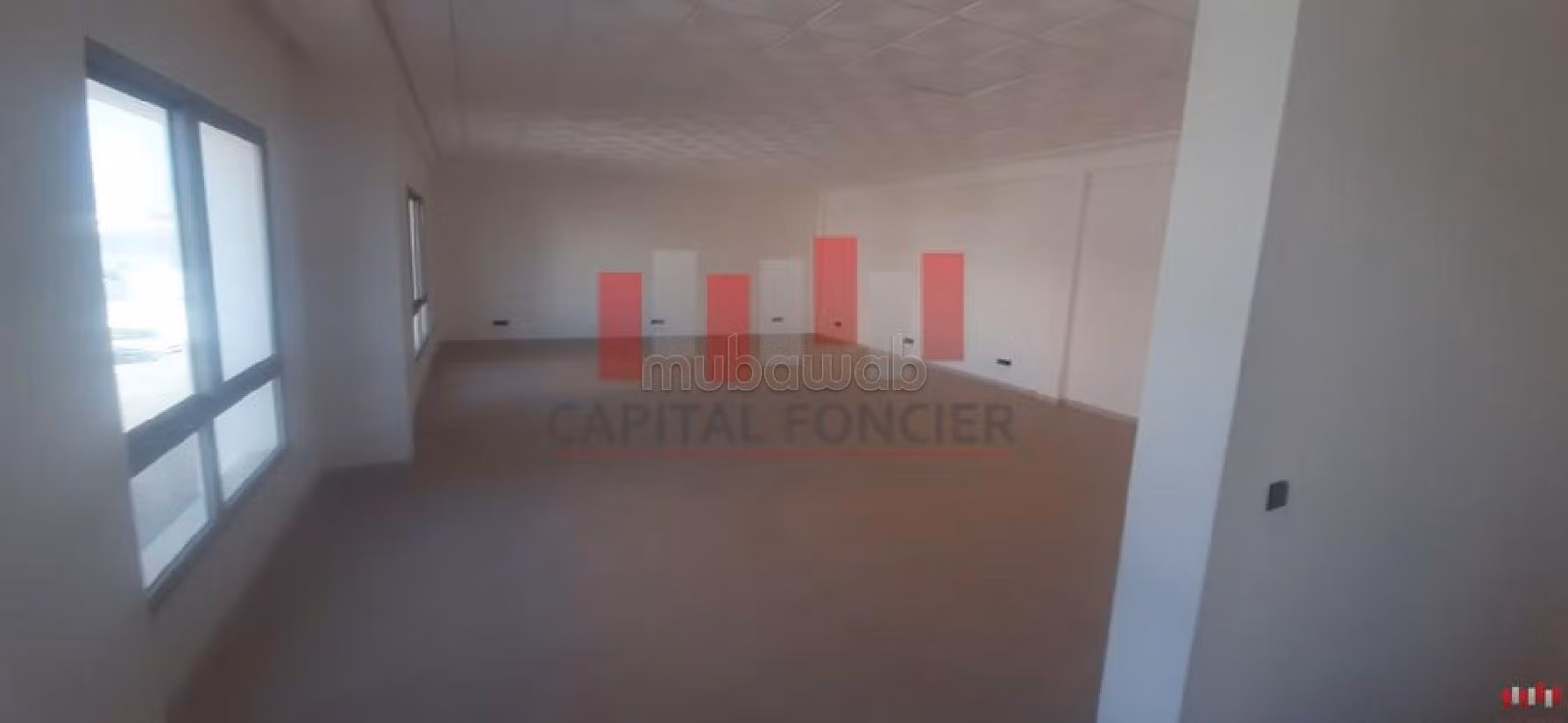 Oficinas y locales comerciales en alquiler en Franceville. Superficie de 4040 m²