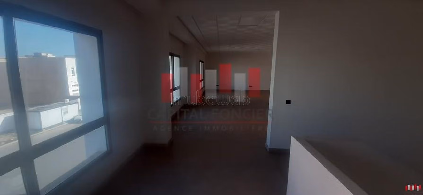 Oficinas y locales comerciales en alquiler en Franceville. Superficie de 4040 m²