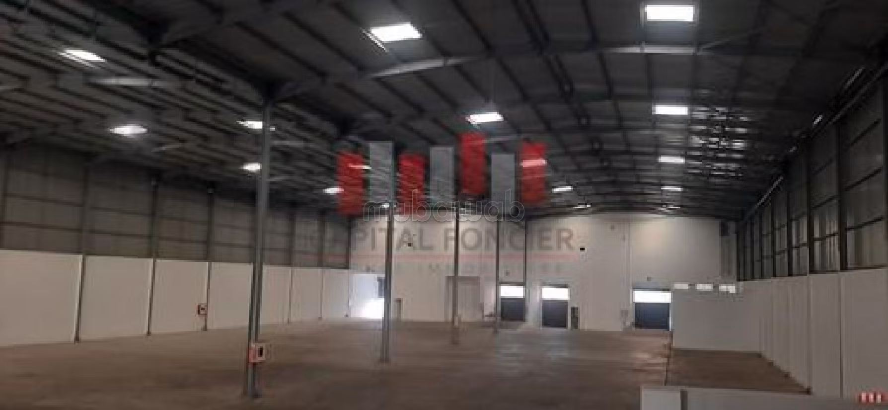 Oficinas y locales comerciales en alquiler en Franceville. Superficie de 4040 m²