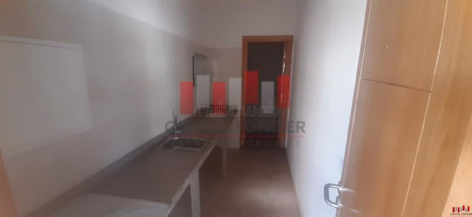 Oficinas y locales comerciales en alquiler en Franceville. Superficie de 4040 m²